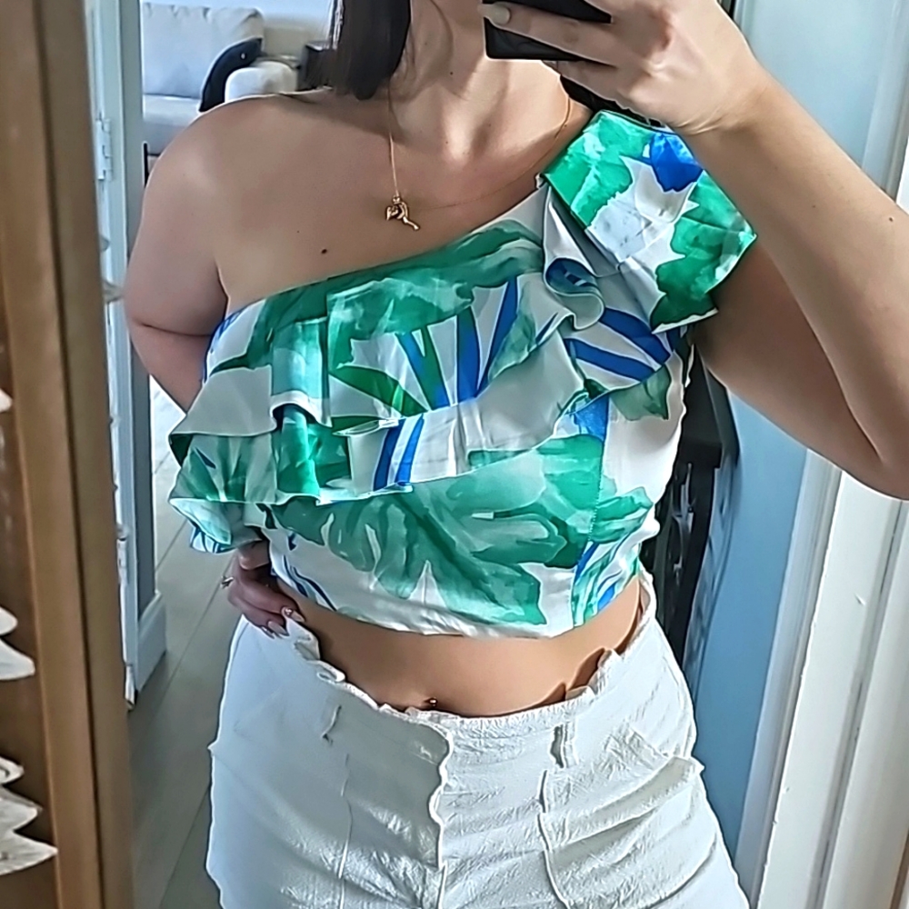 NWOT CHIC WAYS One Shoulder Tropical Cropped Top